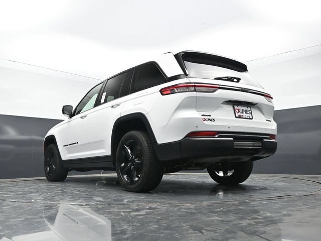 Used 2023 Jeep Grand Cherokee Limited w/ Black Appearance Package AWD/4WD image 64