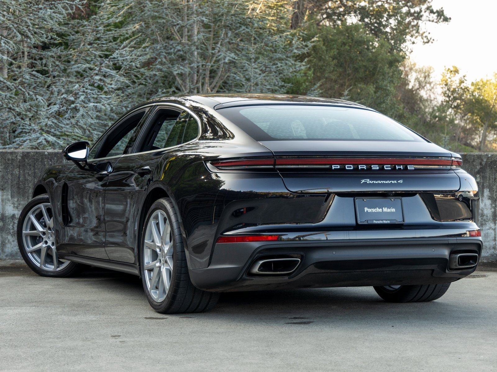 Used 2024 Porsche Panamera 4 image 3
