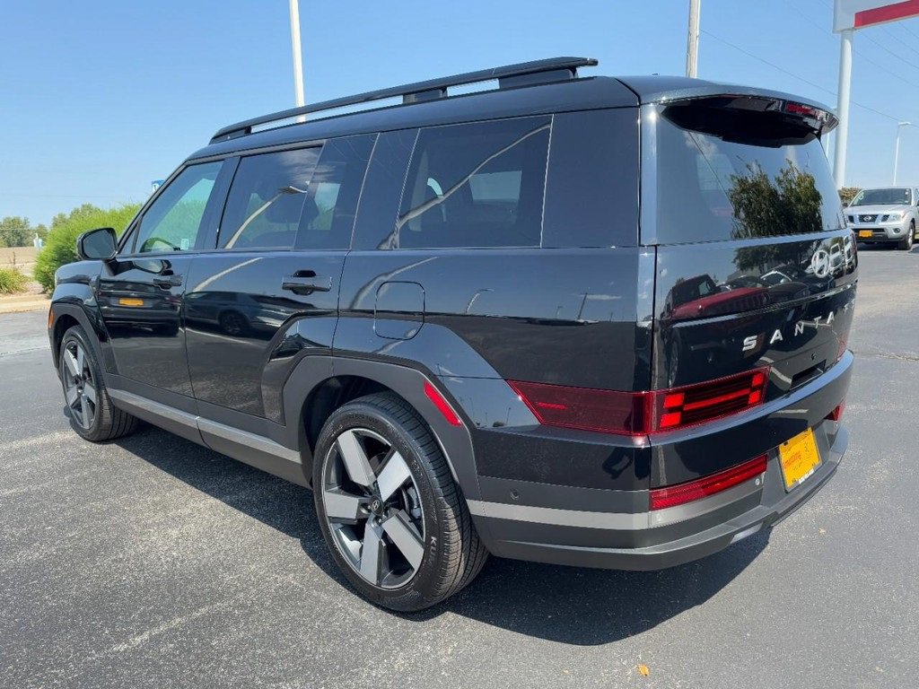 Used 2024 Hyundai Santa Fe Limited image 4