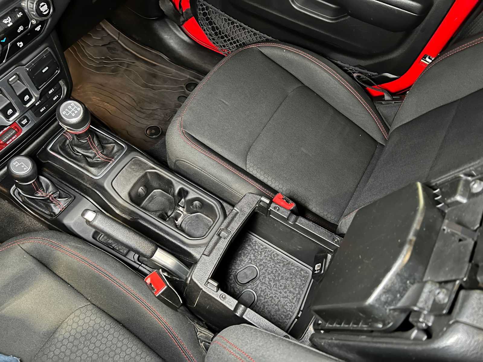 Used 2018 Jeep Wrangler Rubicon AWD/4WD image 28