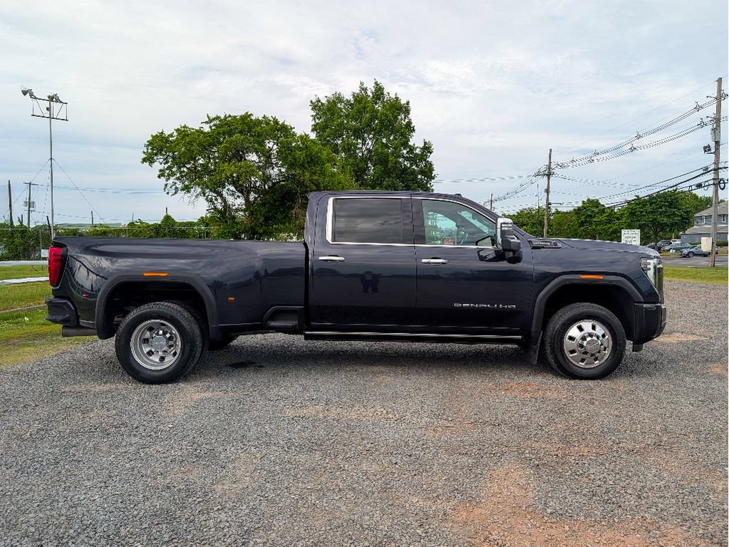 Used 2024 GMC Sierra 3500 Denali Ultimate AWD/4WD image 5