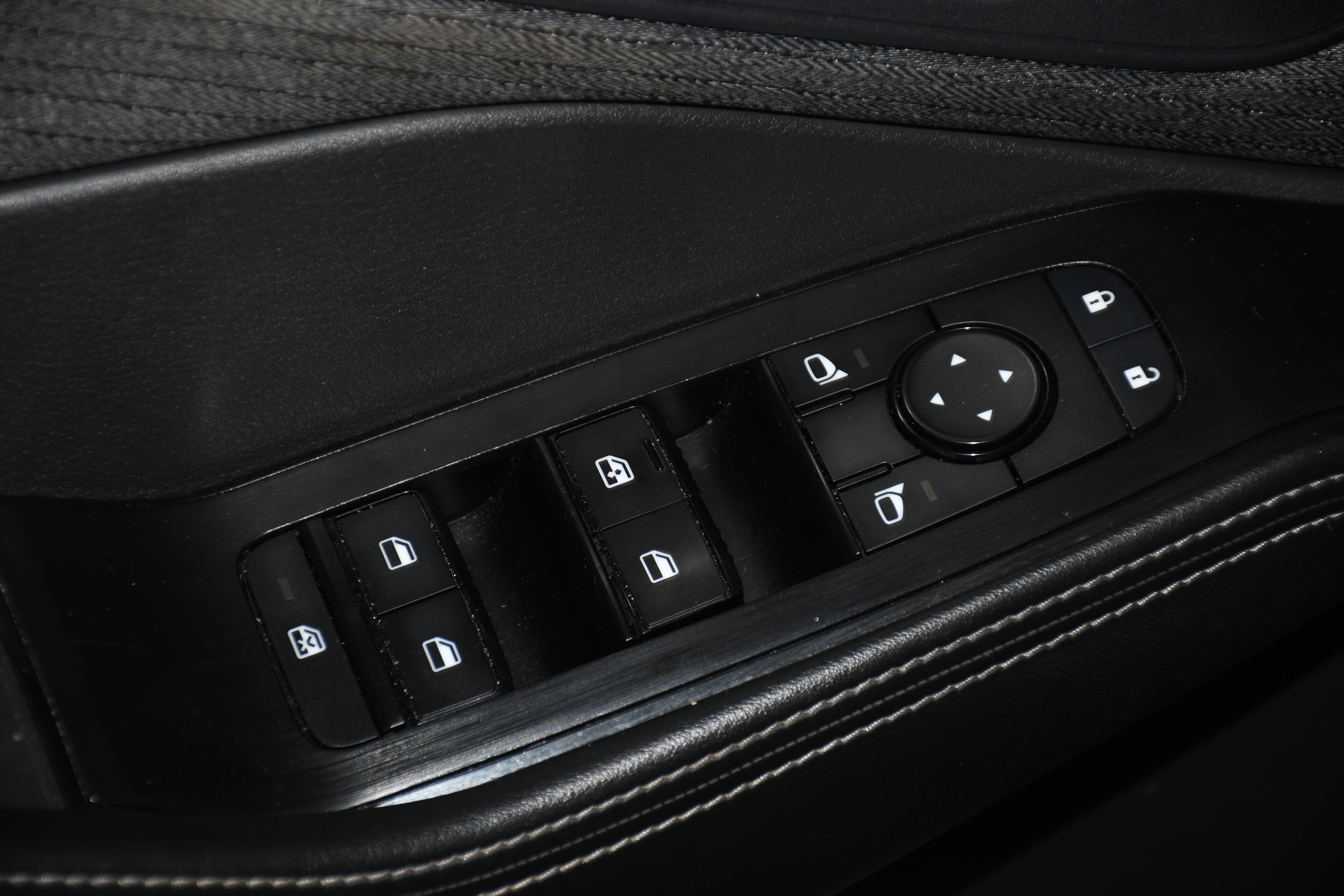 Used 2022 Nissan Rogue SV image 10