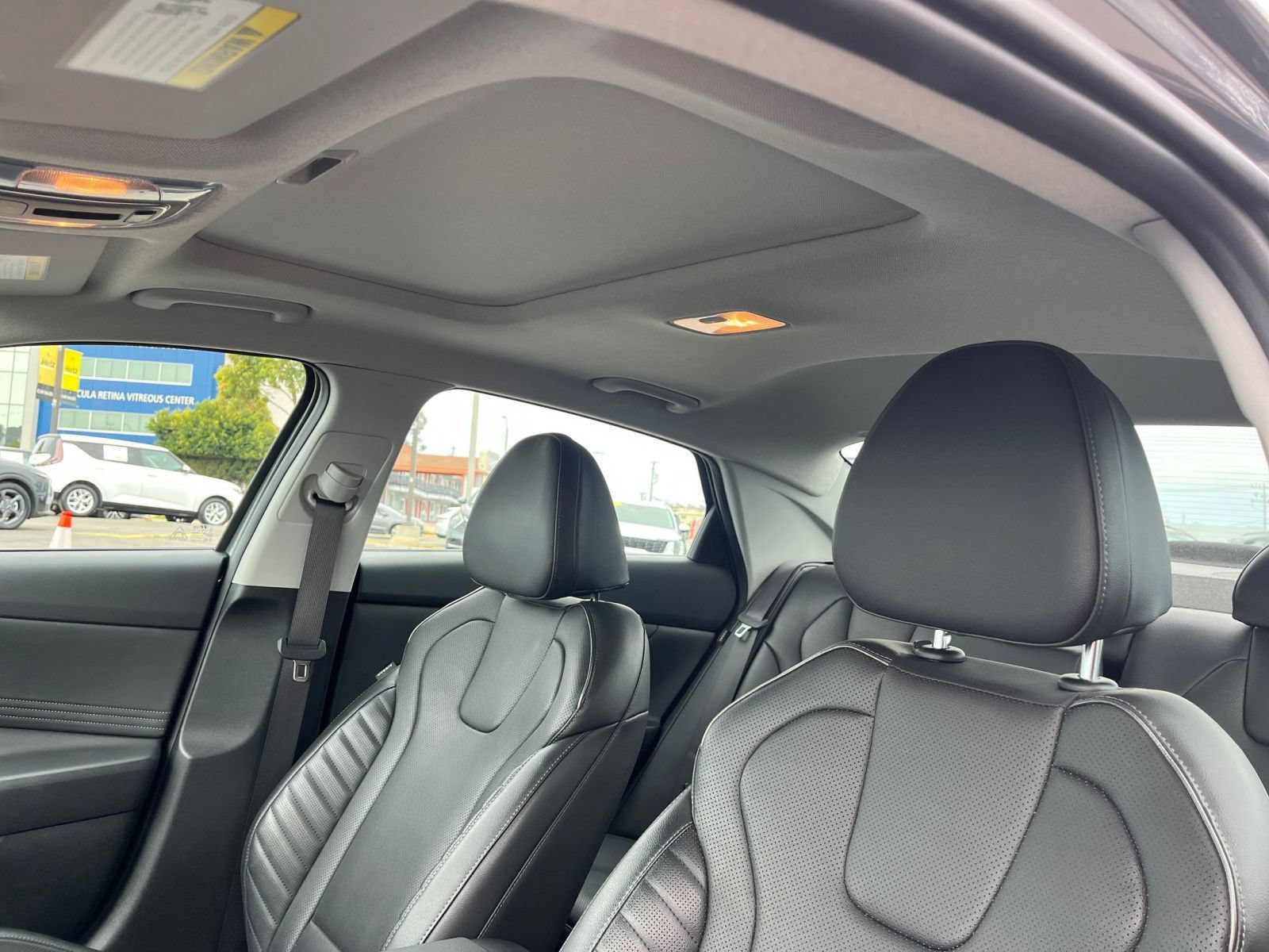 Used 2025 Hyundai Elantra Limited FWD image 29