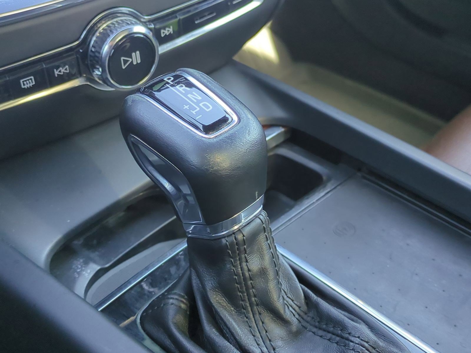 Used 2021 Volvo S60 T5 Inscription image 25