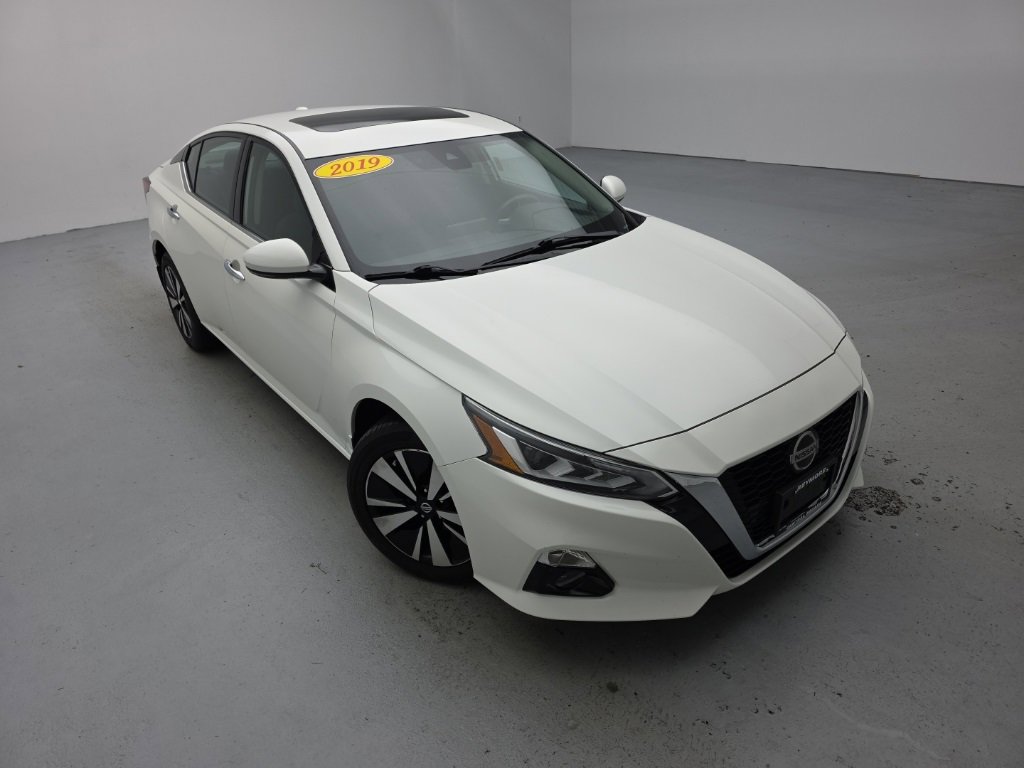Used 2019 Nissan Altima 2.5 SV image 2