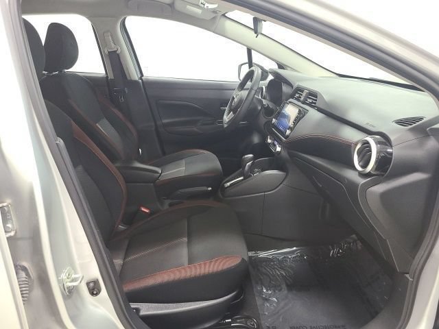 Used 2024 Nissan Versa SR FWD image 9