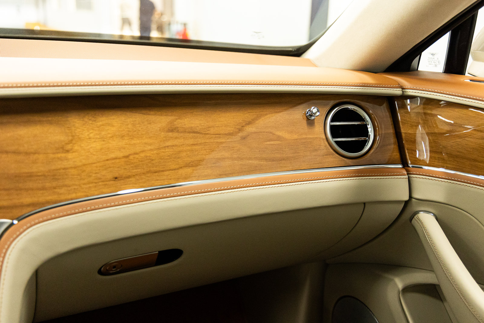 Certified 2026 Bentley Flying Spur V8 AWD/4WD image 43