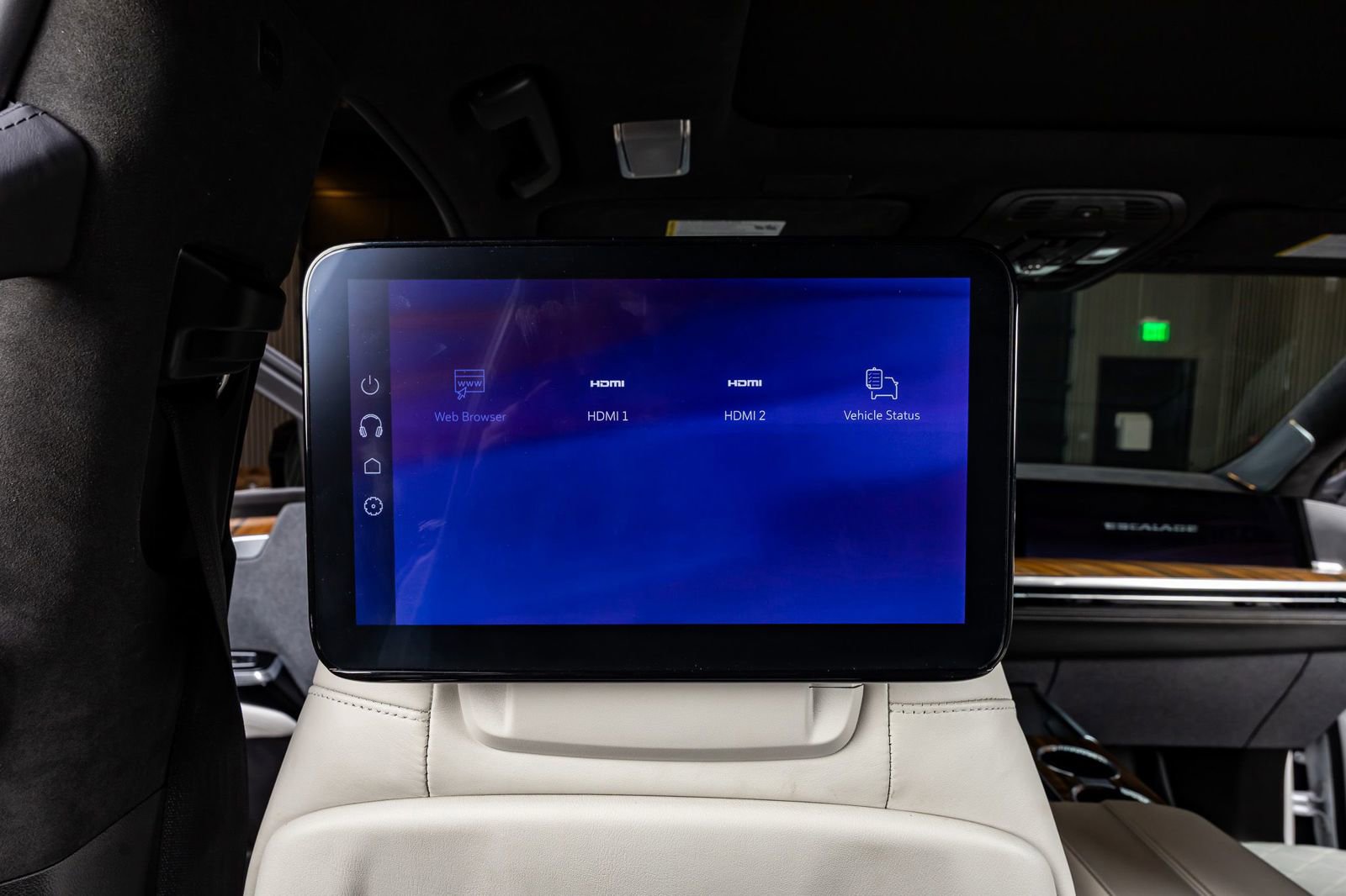 Used 2025 Cadillac Escalade ESV Sport Platinum w/ LPO, ONYX Package image 35