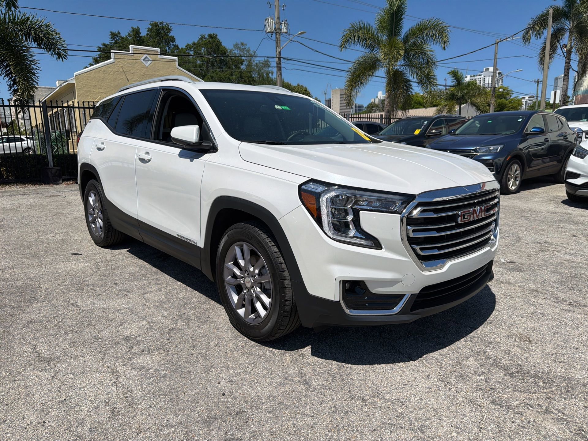 Used 2023 GMC Terrain SLT w/ LPO, Floor Liner Package FWD image 3