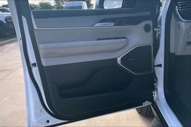 New 2026 Jeep Grand Wagoneer L 4WD image 10