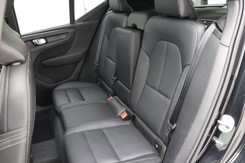 Used 2025 Volvo XC40 B5 Core AWD/4WD image 11