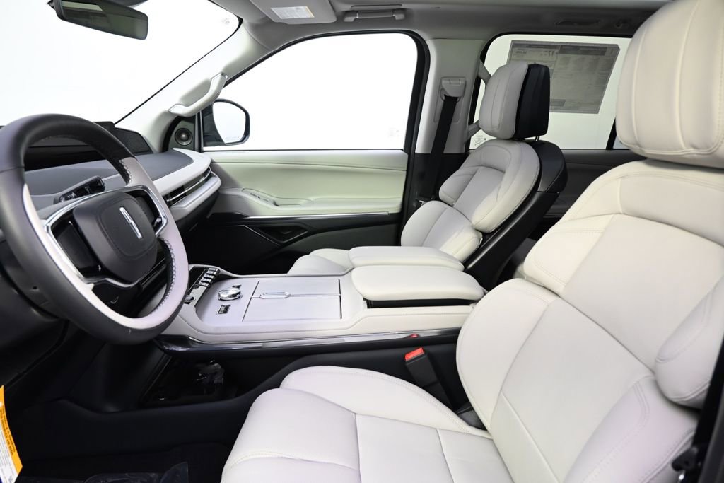New 2026 Lincoln Navigator Reserve AWD/4WD image 13