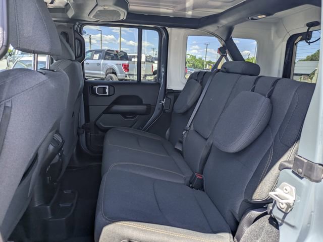 Used 2025 Jeep Wrangler Unlimited Sahara image 13