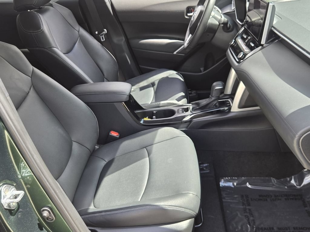 Used 2024 Toyota Corolla Cross XLE AWD/4WD image 18