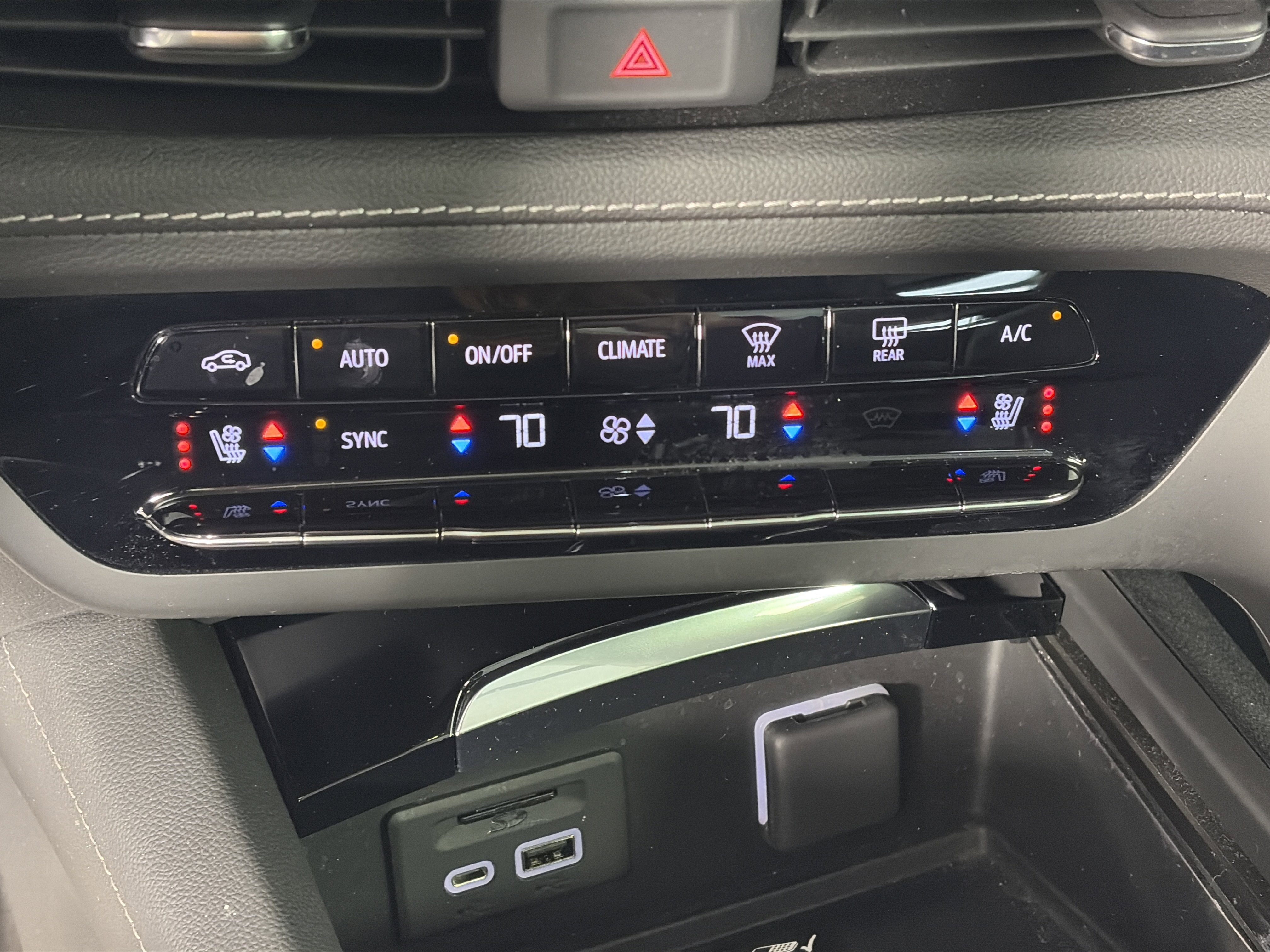 Used 2023 Buick Envision Avenir image 26