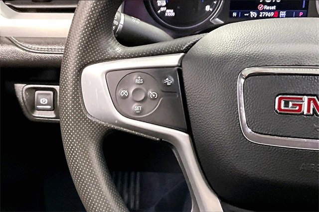 Used 2023 GMC Acadia SLE image 11