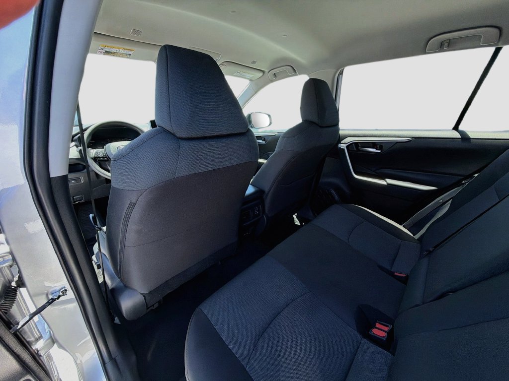 Used 2025 Toyota RAV4 XLE FWD image 24