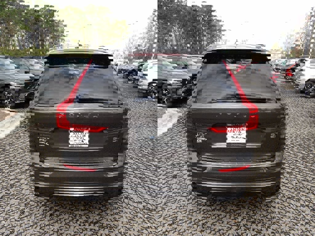 Certified 2024 Volvo XC60 B5 Ultimate w/ Protection Package Premier image 8