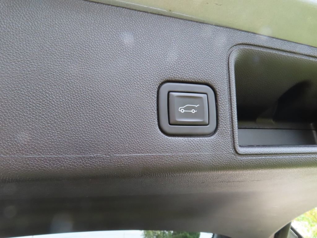 Used 2024 GMC Terrain SLT image 38