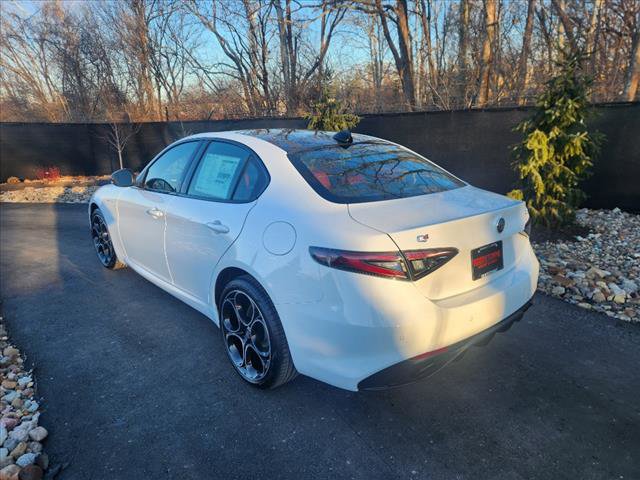 Used 2024 Alfa Romeo Giulia Veloce image 3