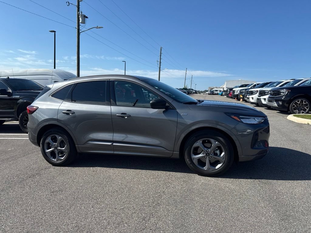 Used 2023 Ford Escape ST-Line w/ Tech Pack #1 FWD image 1