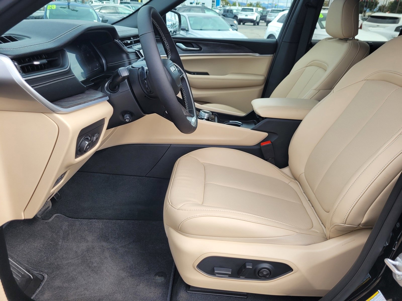 New 2025 Jeep Grand Cherokee Limited w/ Luxury Tech Group II image 11