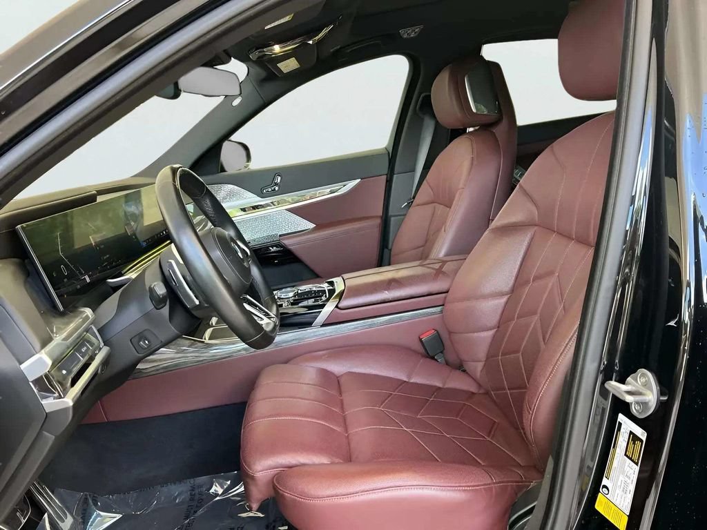 Used 2023 BMW 740i w/ Parking Assistance Package RWD image 9