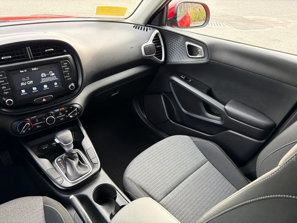 Used 2020 Kia Soul S FWD image 25