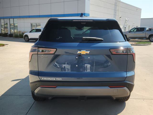 New 2026 Chevrolet Equinox LT w/ Convenience Package II AWD/4WD image 4