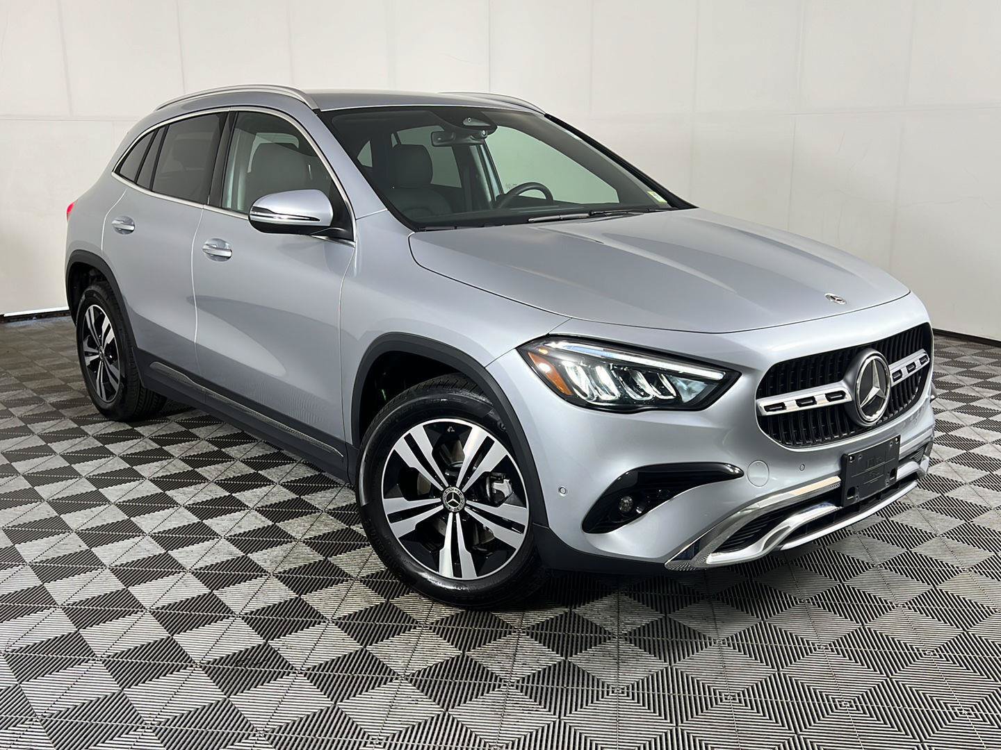 Certified 2025 Mercedes-Benz GLA 250 4MATIC image 24