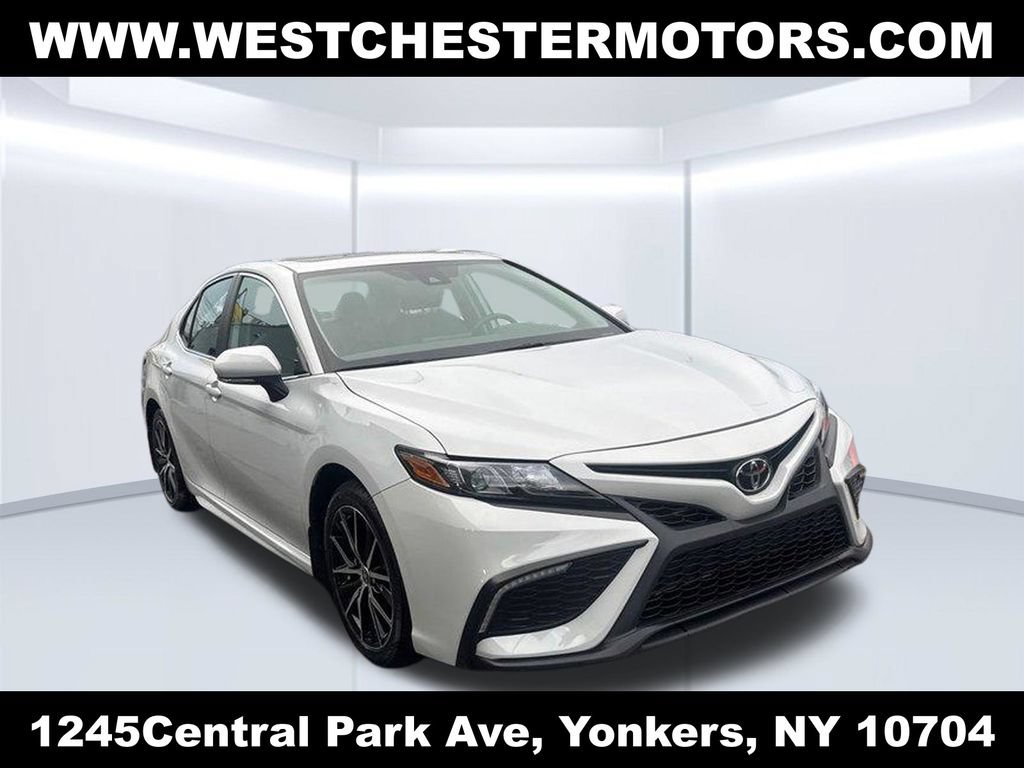 Used 2024 Toyota Camry SE w/ Convenience Package FWD image 3