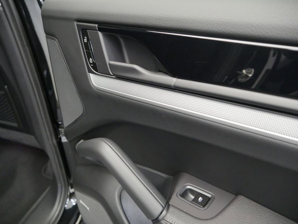 Certified 2024 Porsche Cayenne image 31
