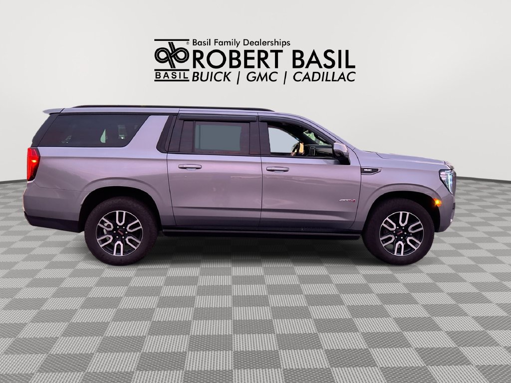 Used 2023 GMC Yukon XL AT4 w/ AT4 Premium Package AWD/4WD image 9