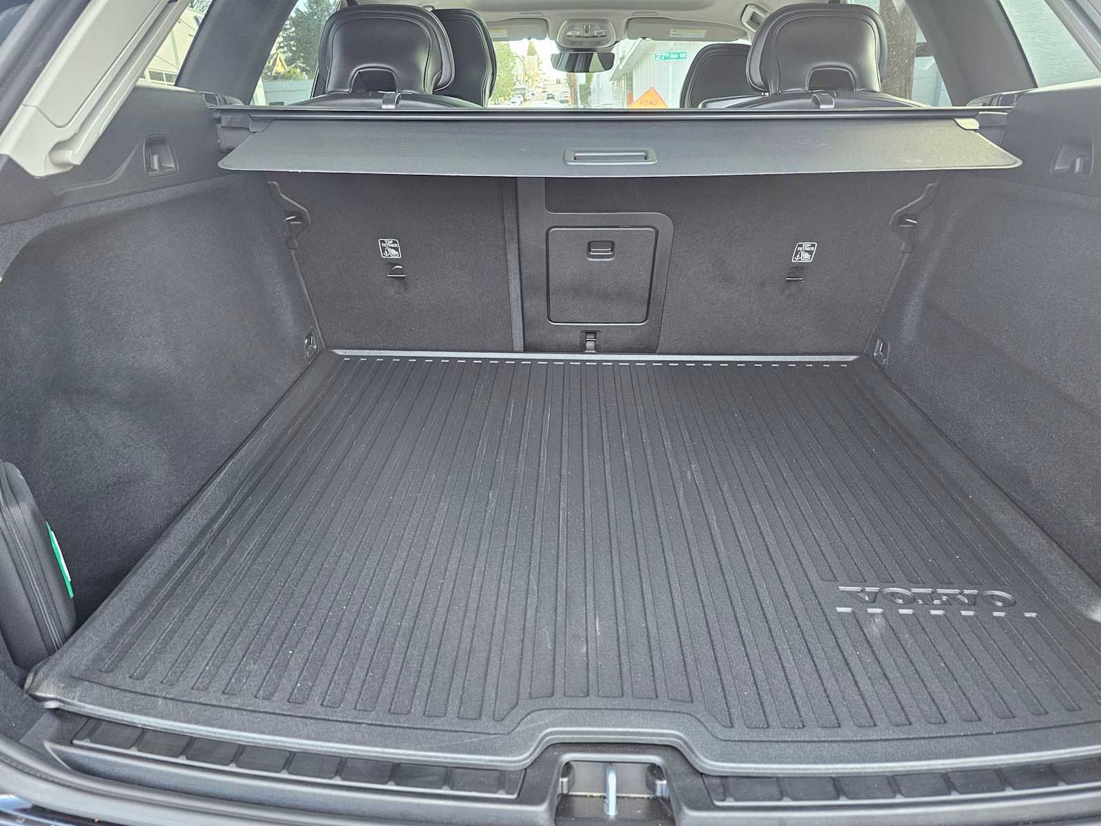 Used 2025 Volvo XC60 B5 Core w/ Protection Package Premier image 17