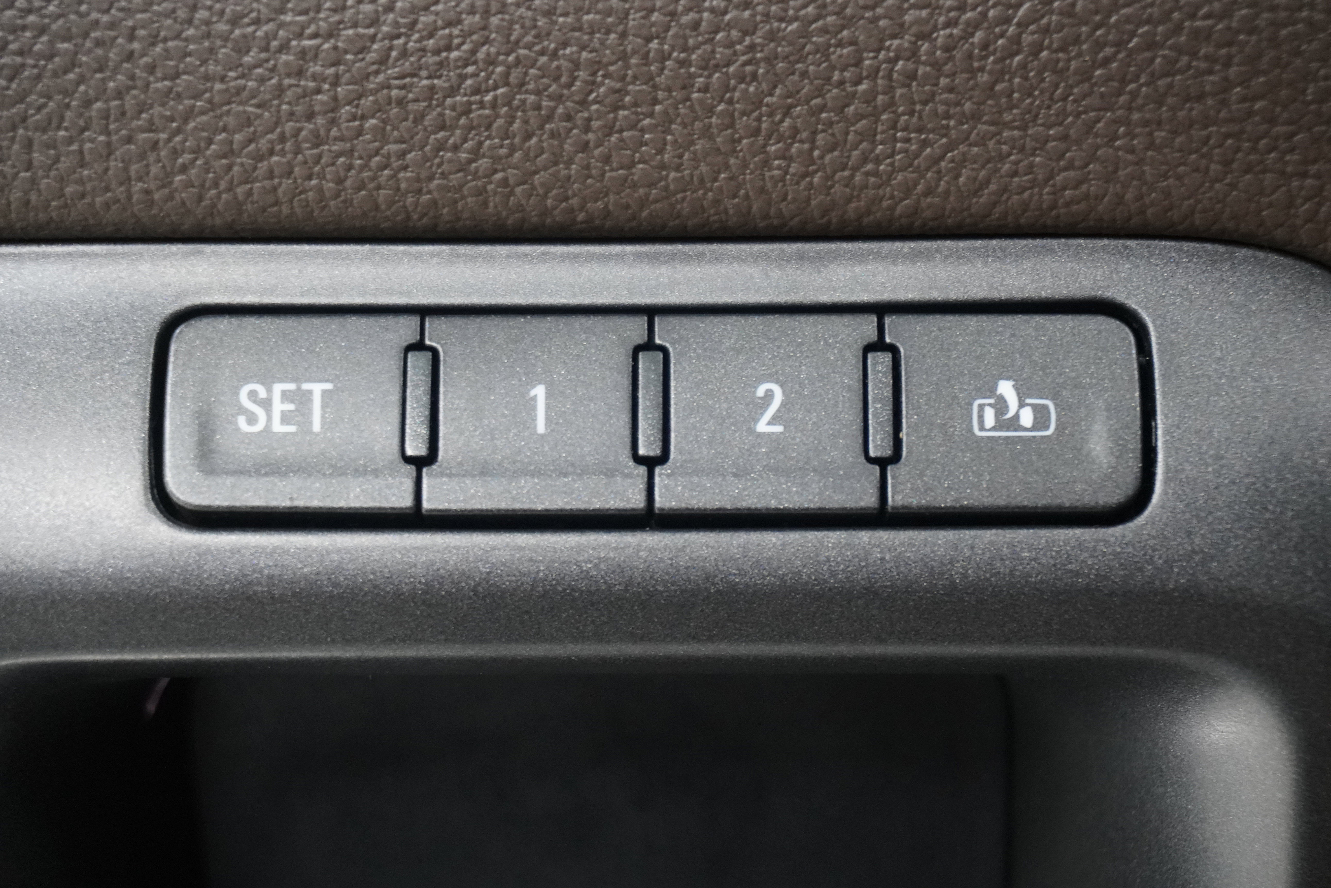 Used 2019 GMC Sierra 3500 Denali w/ Duramax Plus Package image 17