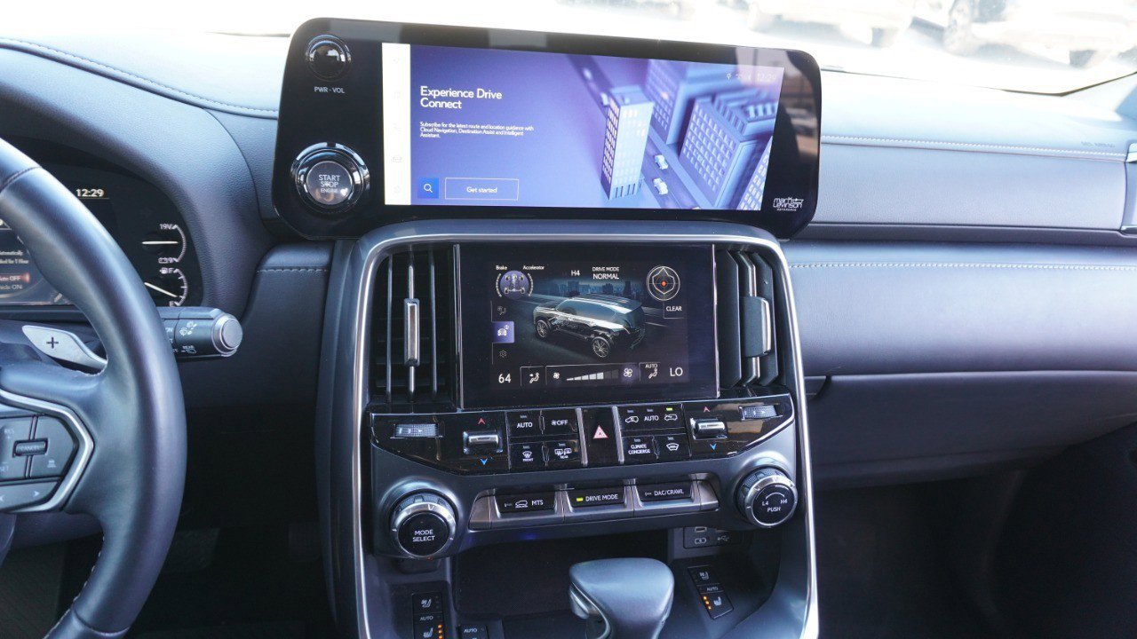 Used 2023 Lexus LX 600 4WD w/ Appearance Package image 16