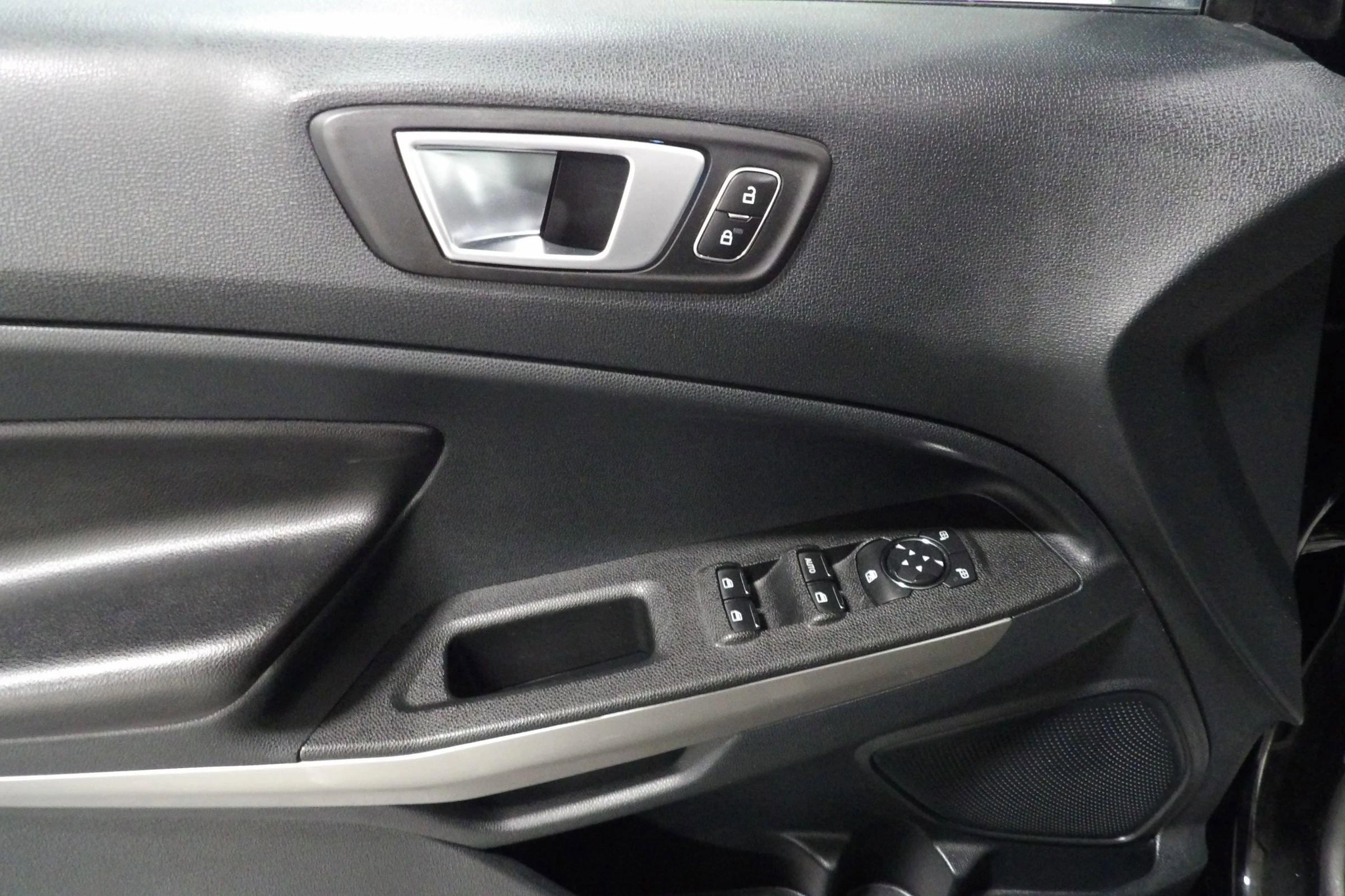 Used 2021 Ford EcoSport Titanium image 7