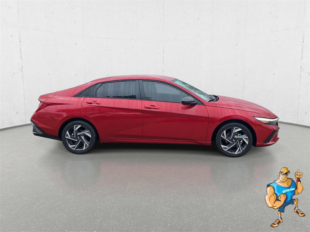 Used 2025 Hyundai Elantra SEL image 4