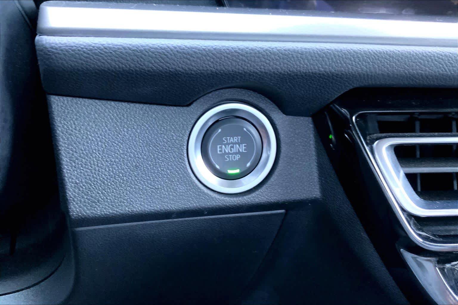 Used 2025 Chevrolet Traverse LT w/ LPO, Floor Liner Package FWD image 34