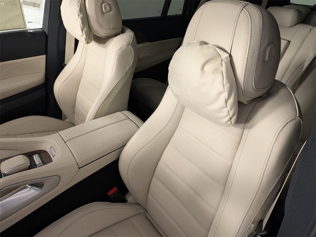 New 2026 Mercedes-Benz GLS 580 4MATIC image 8