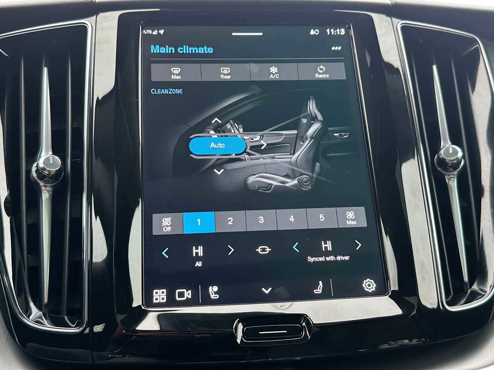 Used 2025 Volvo XC60 B5 Core w/ Protection Package Premier image 28