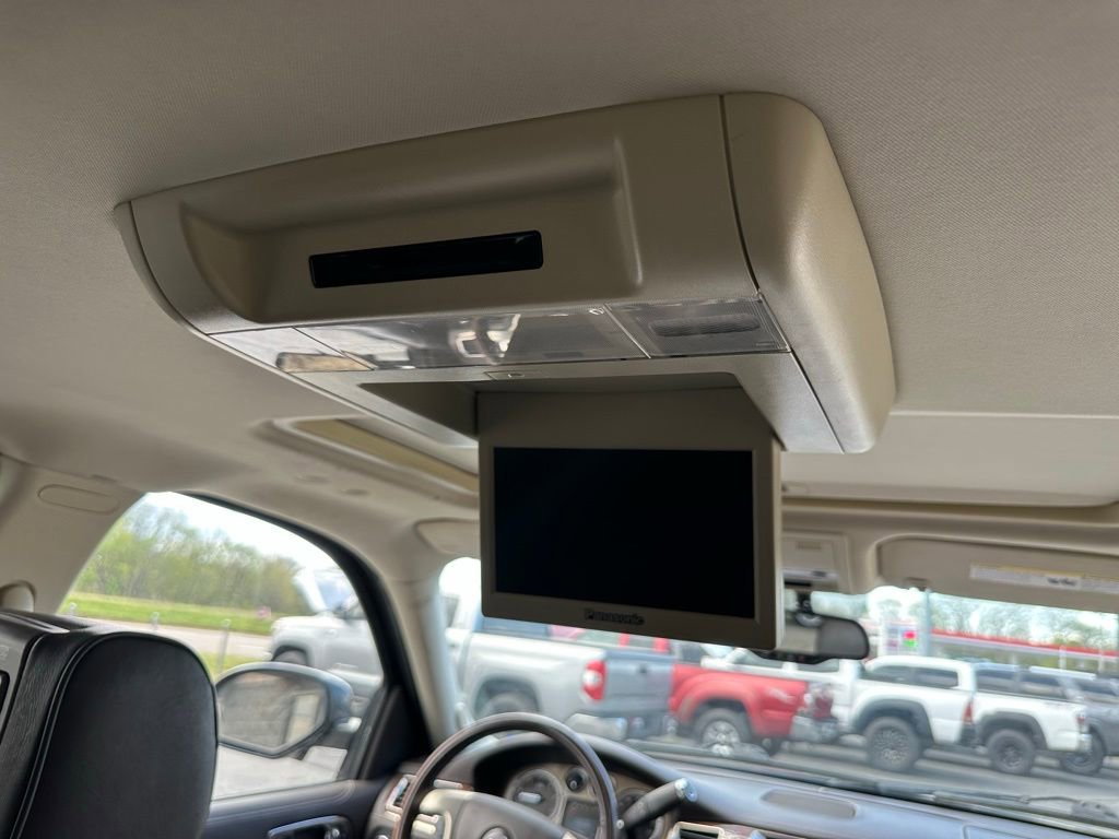 Used 2014 Cadillac Escalade ESV Platinum AWD/4WD image 39