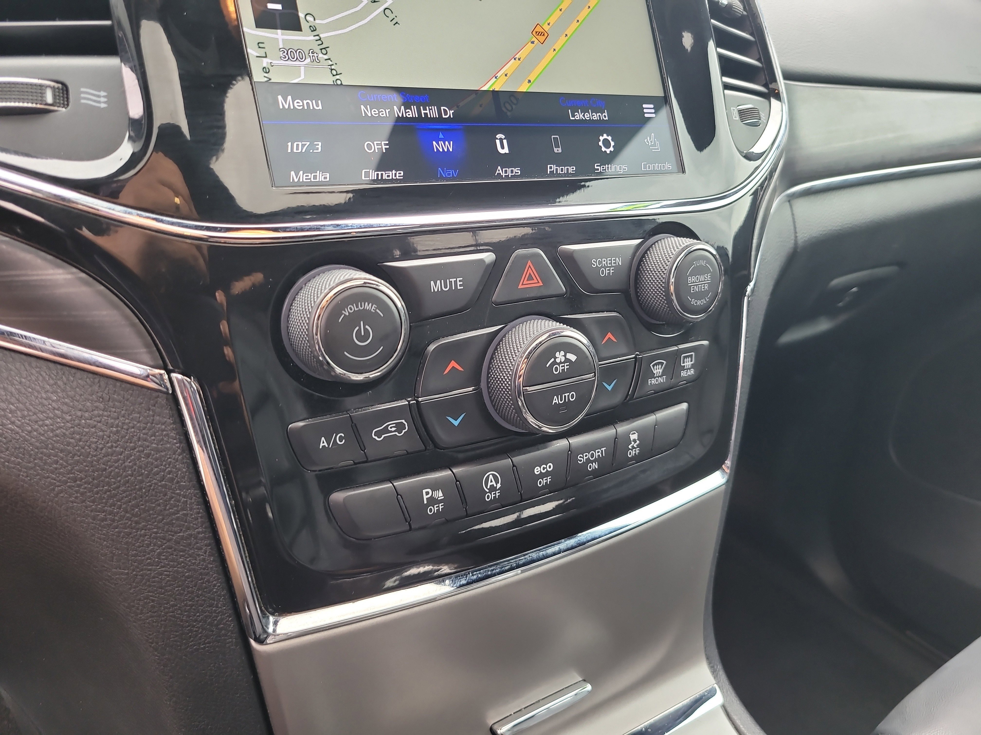 Used 2022 Jeep Grand Cherokee Limited image 24