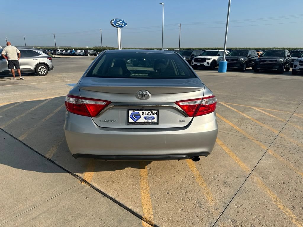 Used 2015 Toyota Camry SE FWD image 6