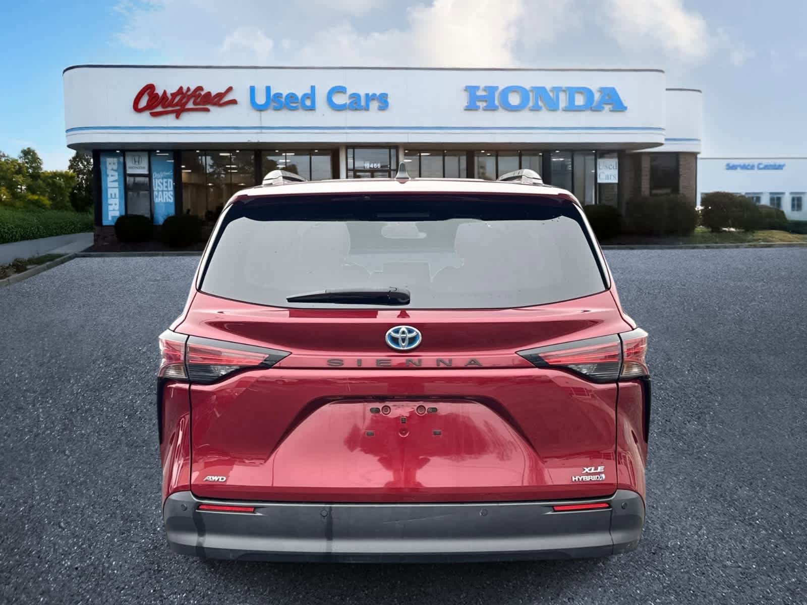 Used 2021 Toyota Sienna XLE w/ XLE Plus Package image 4