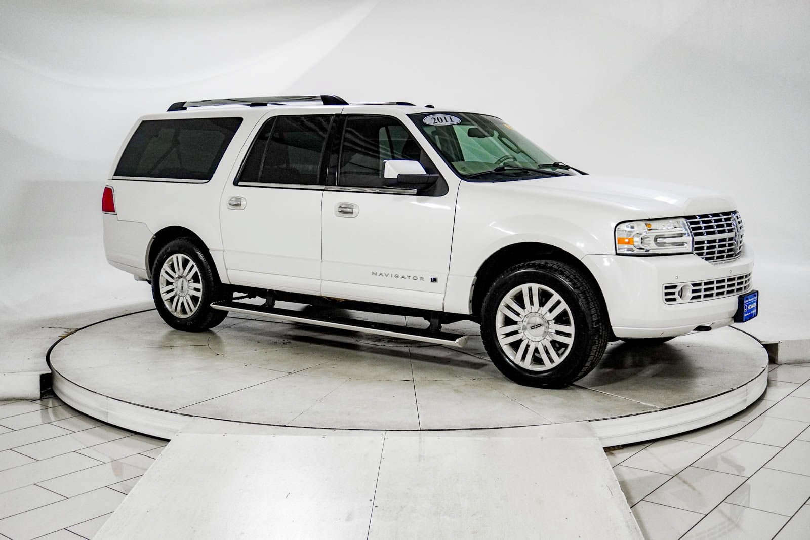 Used 2011 Lincoln Navigator L 4WD image 13