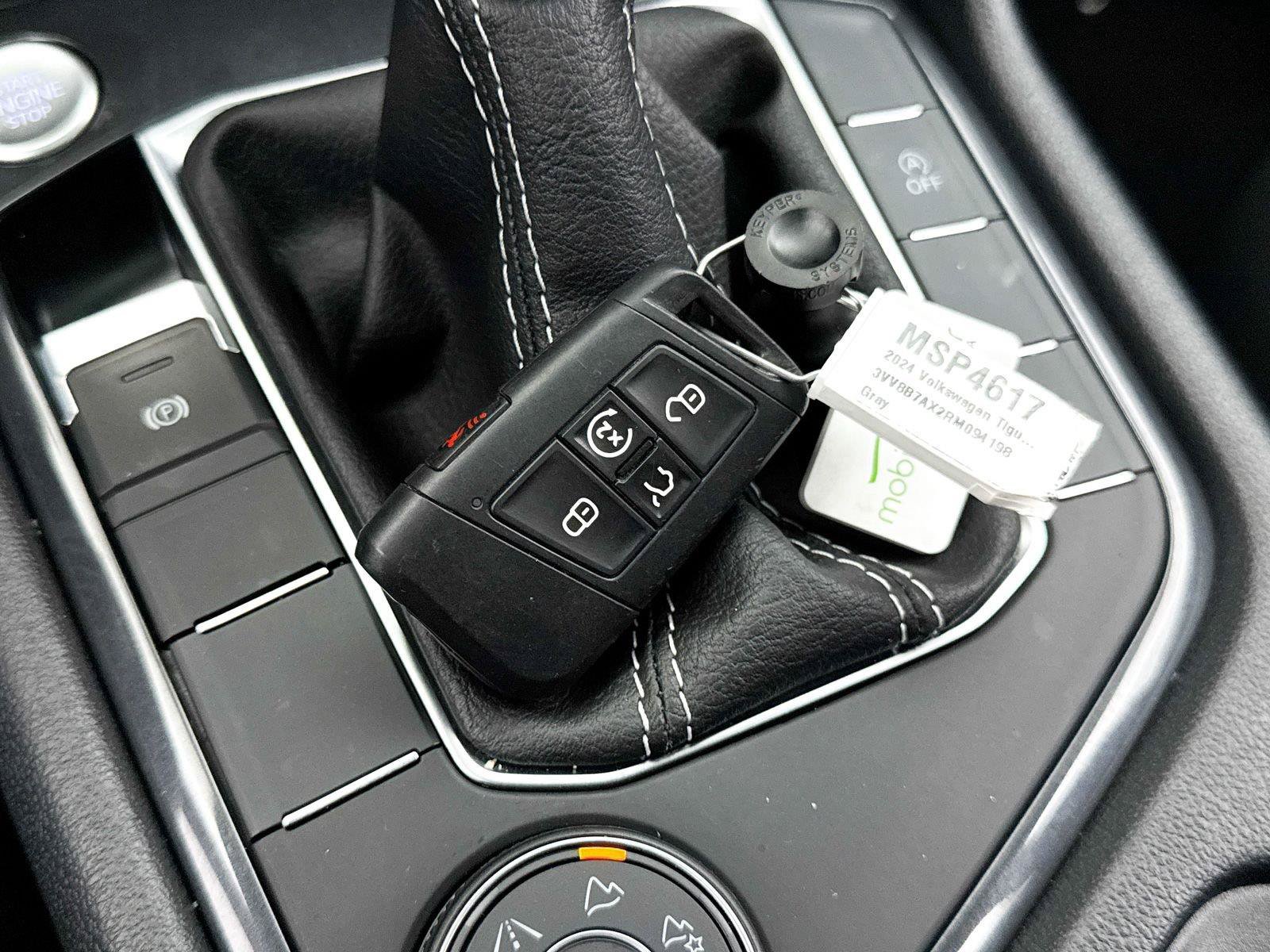 Used 2024 Volkswagen Tiguan SE R-Line AWD/4WD image 38