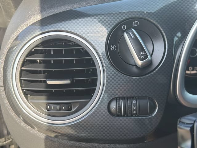 Used 2013 Volkswagen Beetle 2.0T FWD image 29