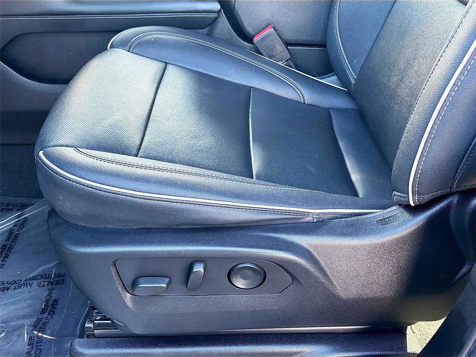 Used 2023 Chevrolet Suburban Premier image 22