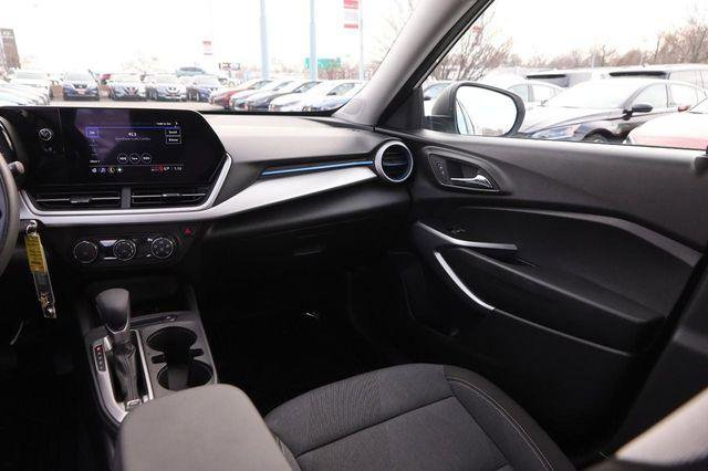 Used 2025 Chevrolet Trax LS image 22